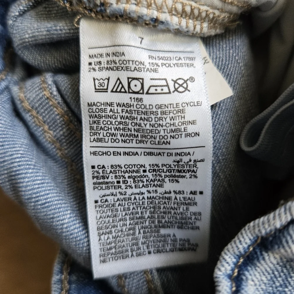 Kids size 7 Light Wash Distressed Old Navy Straight Leg Slim 360 Jeans EUC